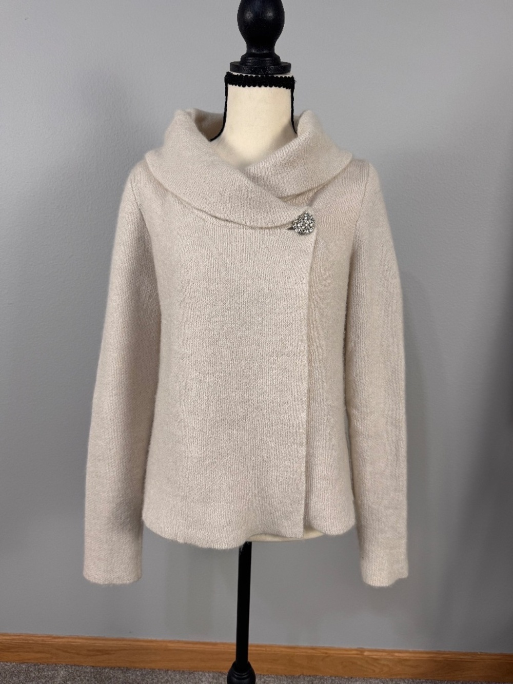 Adrienne Vittadini Cream Knit Shawl Collar Cardigan, Size Small, Crystal Button